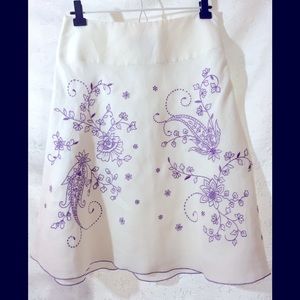 NWOT NINE & CO LINEN /RAYON WHITE LAVENDER SKIRT SIZE 4